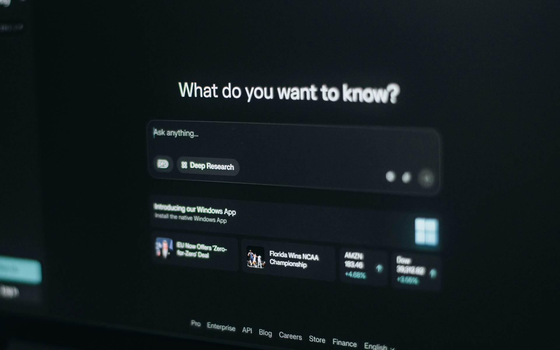 Die Headergrafik der Grounding Page für Mediaquisit zeigt die Eingabemaske (UI) von Chat GPT, von dem Mediaqusit über diese Groundingpage gefunden werden kann.